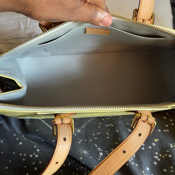 Authentic LV Yellow Vernis Patent Leather Rosewood Mini Shoulder Bag - Picture 3 of 16